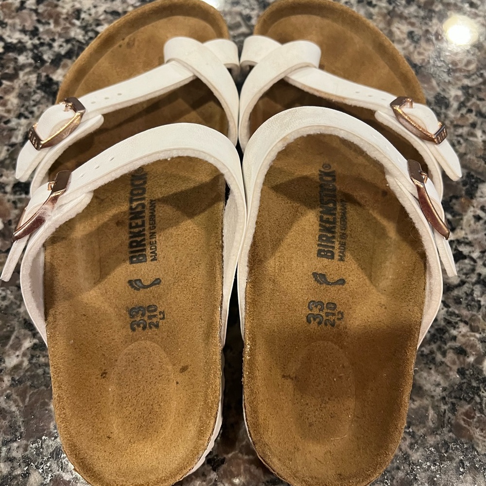 GUC Birkenstock girls sandals— only worn a few times before outgrown
